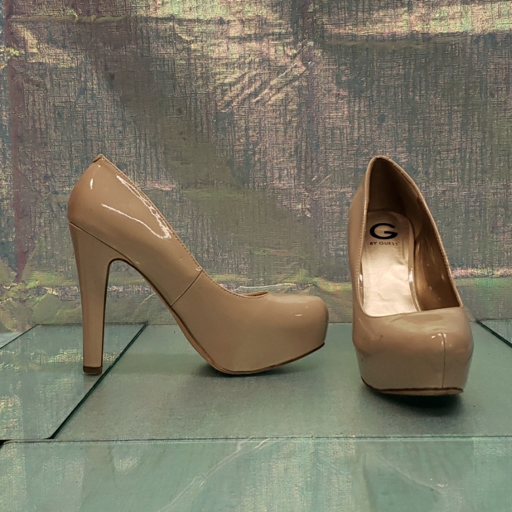 Beige Guess Heels size 10 M